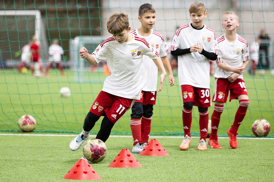 „Benfica-Ateitis FA“ futbolo Stovykla: čia jauni talentai ugdo sėkmę!